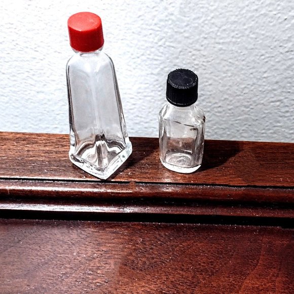Vintage Set of 2 MINI Glass Collector Bottles ~ Red & Black Plastic Screw Caps - Picture 3 of 10